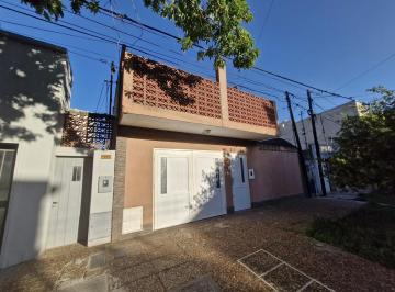 Casa · 131m² · 4 Ambientes · 1 Cochera · Casa en Barrio Sargento Cabral