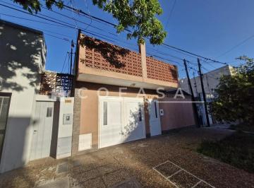 Casa · 131m² · 4 Ambientes · 1 Cochera · Casa en Barrio Sargento Cabral