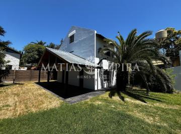 Casa · 80m² · 4 Ambientes · 3 Cocheras · Casa en Alquiler en Villa Udaondo, Ituziangó