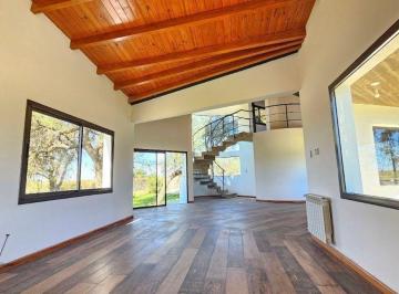 Casa · 210m² · 4 Ambientes · 4 Cocheras · Casa en Venta 3 Dorm., Pileta C/ Cochera en Valle del Golf