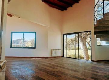 Casa · 210m² · 4 Ambientes · 4 Cocheras · Casa en Venta 3 Dorm., Pileta C/ Cochera en Valle del Golf