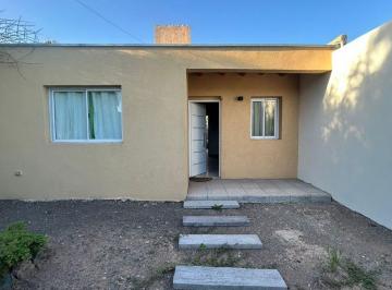 Casa · 80m² · 2 Ambientes · 1 Cochera · Alquiler de Casa en El Challao