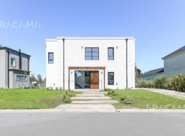 Casa · 177m² · 5 Ambientes · 1 Cochera · Casa en Venta en Barrio Privado Lomas Athletic Links - Ezeiza