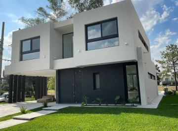 Casa · 251m² · 5 Ambientes · 2 Cocheras · Casa en Venta en Barrio St. Thomas Oeste - Canning.