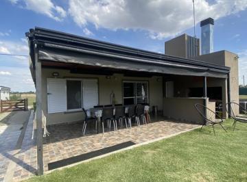 Casa · 68m² · 3 Ambientes · 3 Cocheras · Casa en Venta 3 Ambientes con Parrilla y Pileta