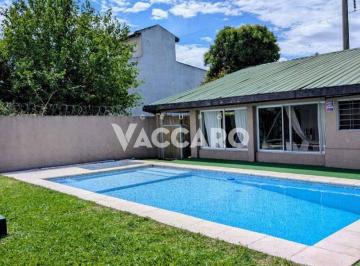 VCO-VCO-1394_2 · Casa 5 Ambientes con Piscina, Quincho Jardín Entrada Varios Autos