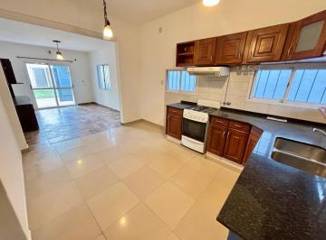 Casa · 140m² · 3 Ambientes · 1 Cochera · Casa en Lomas de Zamora (Partido)