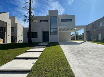 Casa · 234m² · 5 Ambientes · 2 Cocheras · Casa en Venta en Saint Thomas Oeste - Canning