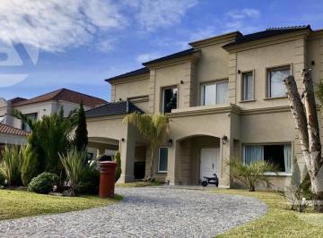 Casa · 420m² · 5 Ambientes · 1 Cochera · Country Saint Thomas Este - Canning