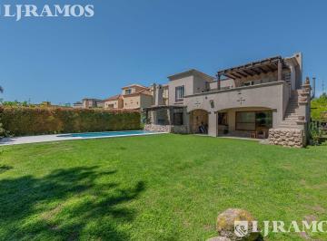 Casa · 234m² · 7 Ambientes · Casa en Venta y Alquiler en Santa Barbara