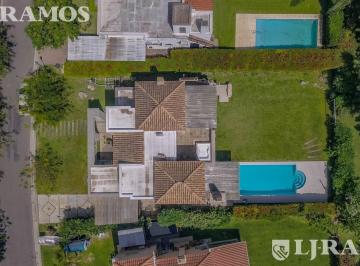 Casa de 7 ambientes, Tigre · Casa en Venta y Alquiler en Santa Barbara