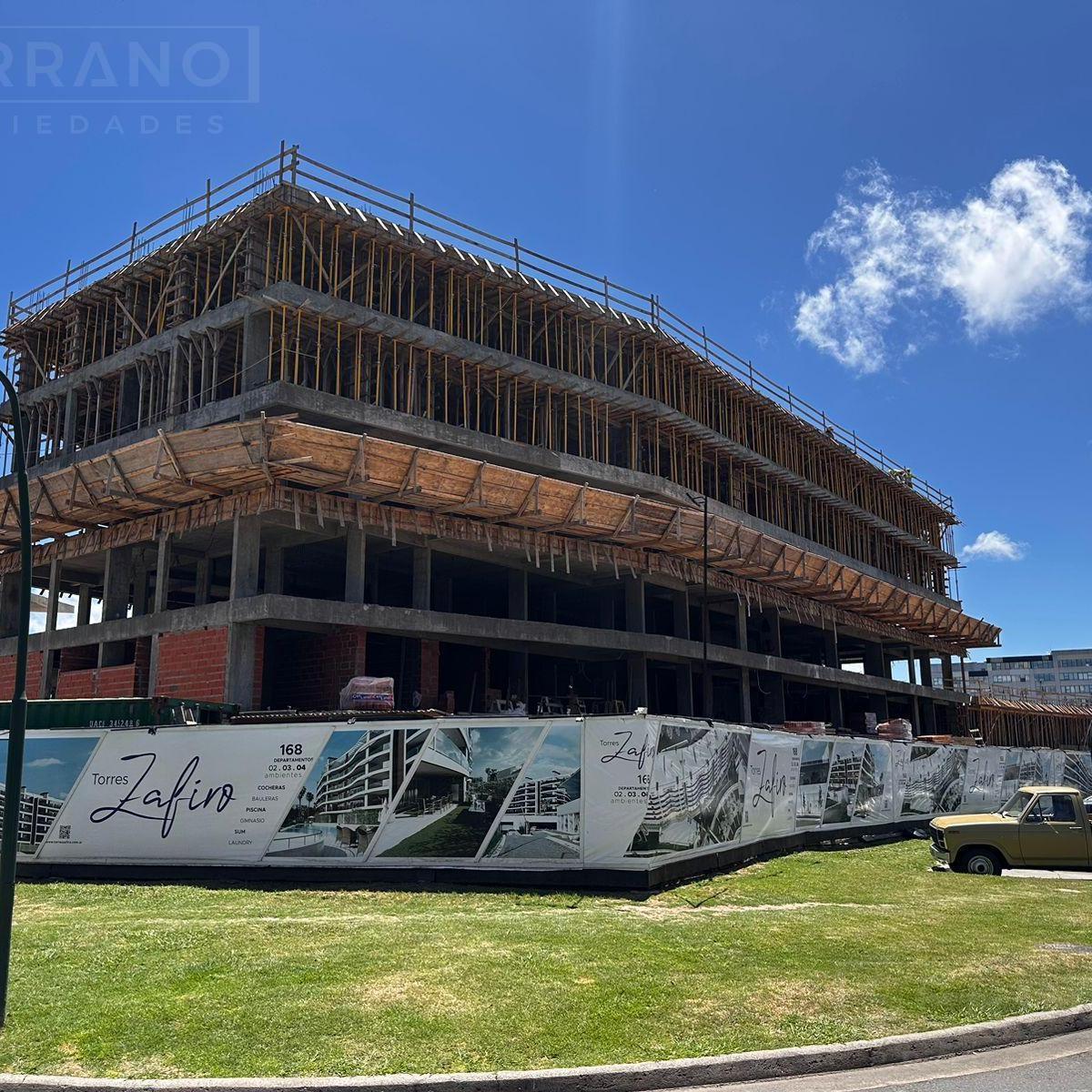 Fas. Venta Departamento 2 Ambientes con Jardin  en Boulevard Chico y Calle del Portal Nordelta Centro Comercial Torres Zafiro