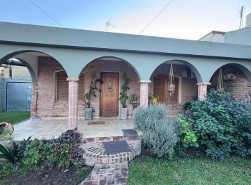 Casa · 190m² · 3 Ambientes · 3 Cocheras · Casa Venta 2 Dorm. Bº Villa Quisquizacate