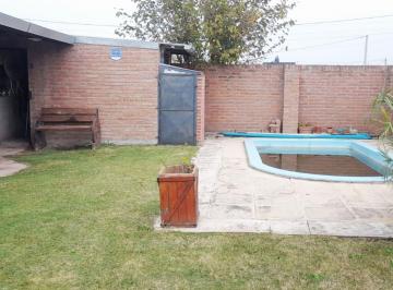 Casa · 45m² · 2 Ambientes · 1 Cochera · Venta Quincho en Andino