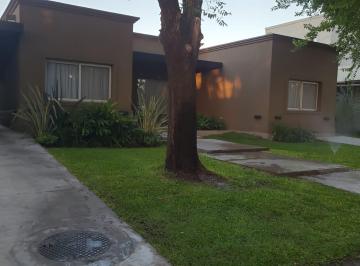Casa · 160m² · 5 Ambientes · 1 Cochera · Casa en Alquiler Sin Muebles Barrio Cerrado La Comarca