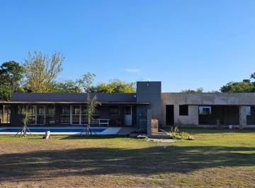 Quinta vacacional · 300m² · 2 Ambientes · 1 Cochera · Casa Quinta en Venta en Mercedes