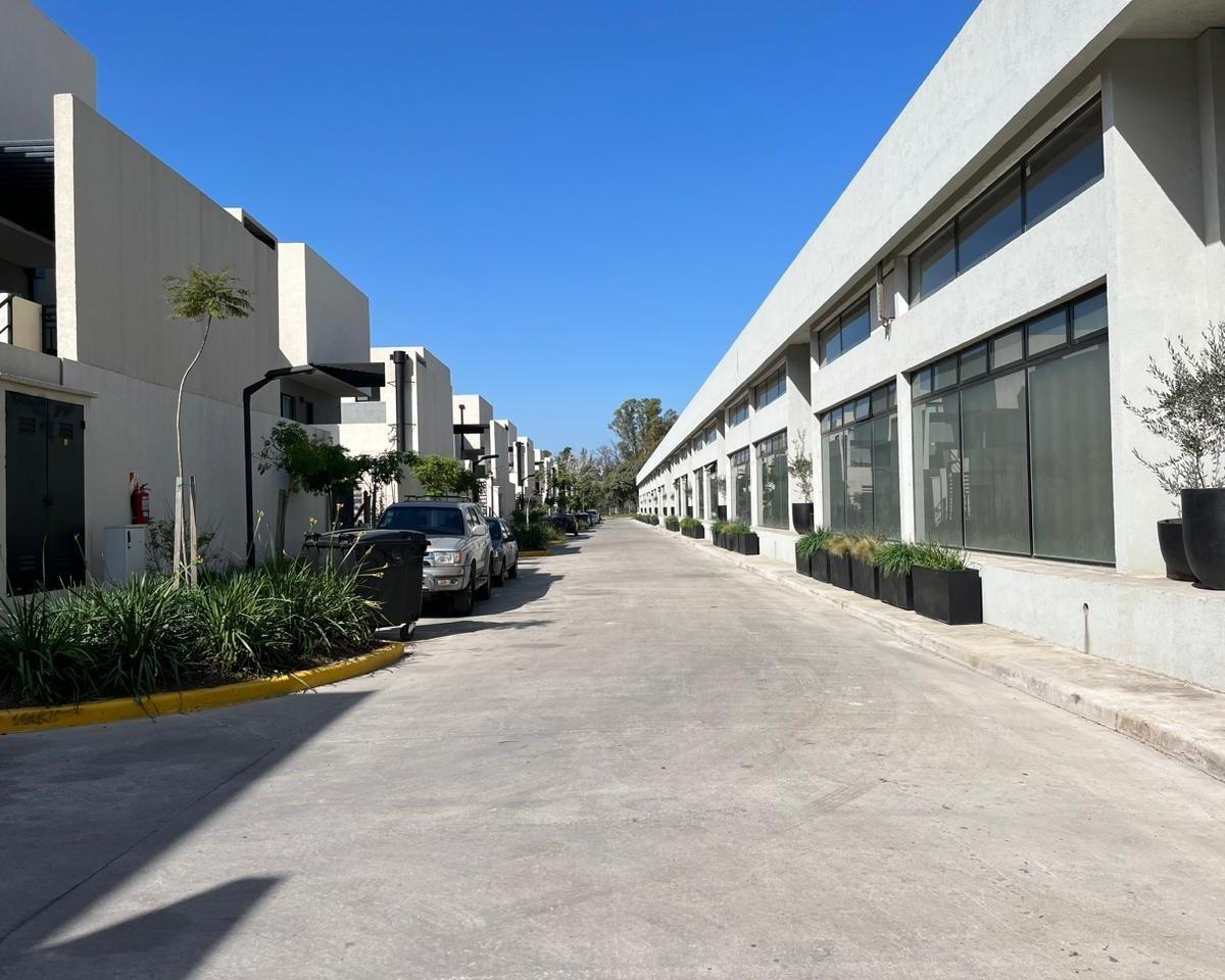 Duplex en Altos del Encuentro 4100