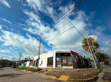 Departamento de 3 ambientes, La Calera · Alquilo Local 55 m² Sobre Av Simon Bolivard – La Calera – B° Industrial