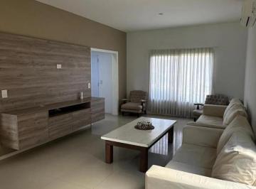 Casa · 210m² · 5 Ambientes · Casa en Venta - 4 Dorm. 4 Baños - 707 m - Pilar
