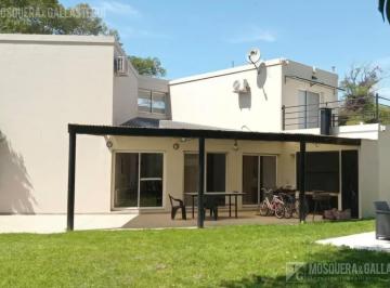 Casa · 800m² · 5 Ambientes · 4 Cocheras · Casa Barrio El Aromo, 4 Dorm.. Pileta