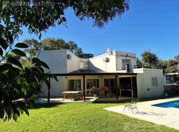 Casa · 800m² · 5 Ambientes · 4 Cocheras · Casa Barrio El Aromo, 4 Dorm.. Pileta. Excelente Lote en Esquina.