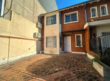 Casa · 95m² · 4 Ambientes · 1 Cochera · Duplex en Venta 4 Amb. en Hurlingham Apto Credito