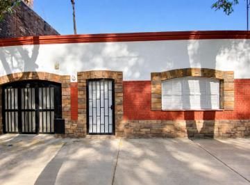 Casa · 170m² · 2 Dormitorios · 1 Cochera · Casa en Venta de 2 Habitaciones en Ciudad, Mendoza