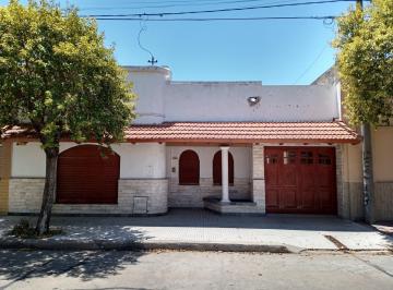 Casa · 300m² · 8 Ambientes · 1 Cochera · Casa - Barrio 9 de Julio