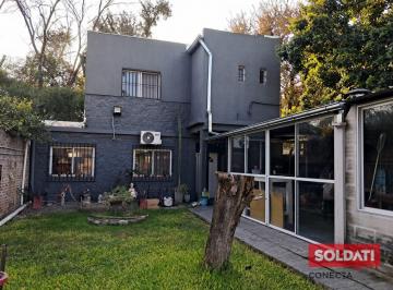 Casa · 160m² · 6 Ambientes · 3 Cocheras · Casa en Venta Villa Udaondo - Quincho y Pileta