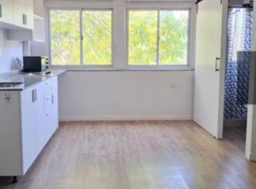 Departamento de 1 ambiente, Parque Chacabuco · Moderno Ambiente, Impecable Estado, con Luz Natural Todo El Dia. Oportunidad.