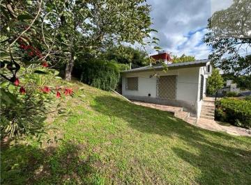 Casa · 65m² · 2 Dormitorios · 2 Cocheras · Gran Oportunidad Casa con Hermosa Vista Barrio Malvinas Zona de Aerosi