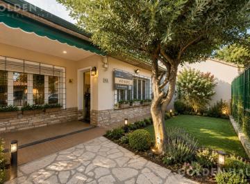 Casa · 167m² · 6 Ambientes · 1 Cochera · Casa Quilmes Residencial con Jardin y Quincho a Remodelar