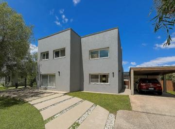Casa · 340m² · 5 Ambientes · 2 Cocheras · Casa en Venta en San Sebastian - Area 5, San Sebastian, Escobar