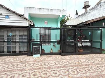 Casa · 82m² · 4 Ambientes · 2 Cocheras · Venta de Casa 4 Ambientes con Departamento Independiente en Excelente Ubicación de Ituzaingó Norte.