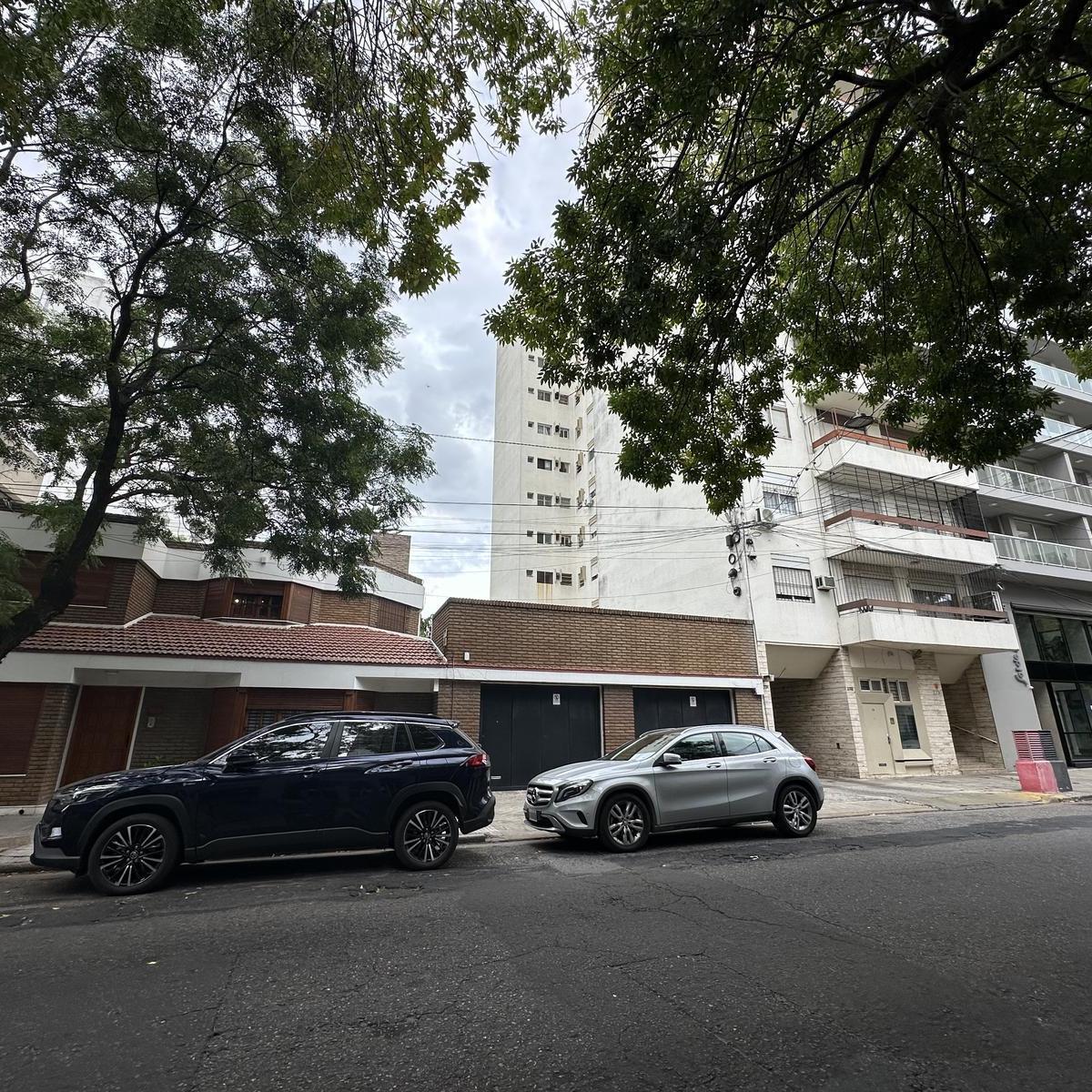 Montevideo y Callao,  Nuestra Señora de Lourdes, Distrito Centro