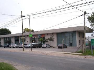 Local comercial · 71m² · 2 Ambientes · Local en Alquiler en City Bell 467 Esq 135 - Altos del Golf Dacal Bienes Raices