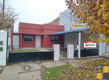 Casa de 3 ambientes, Lanús · Casa 3 Ambientes con Cochera, a m. de Av Rivadavia!