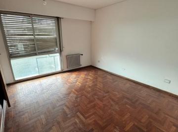 Departamento · 115m² · 5 Ambientes · Depto 3 Dor C/ Balcón - Centro