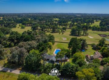 Casa · 285m² · 3 Ambientes · Casa Sobre Importante Lote, Lindera Al Golf de Acantilados