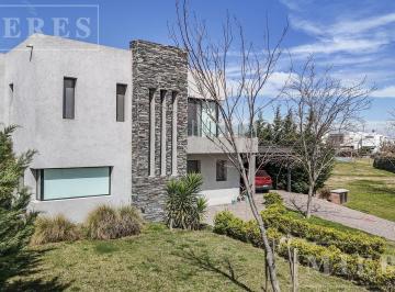 Casa · 170m² · 5 Ambientes · 2 Cocheras · Casa en Venta Sobre Lote Interno Area 7 San Sebastian Loma Verde