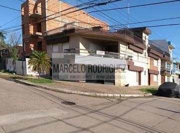 Casa · 380m² · 12 Ambientes · Casa con Oficinas