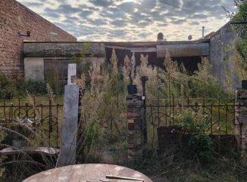 Casa · 305m² · 3 Ambientes · 1 Cochera · Casa en Venta en El Dique a Refaccionar