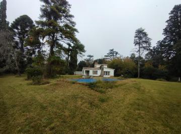 Casa · 200m² · 4 Ambientes · 1 Cochera · Venta Casa en Oliveros, 2700 m² de Lote, Oportunidad