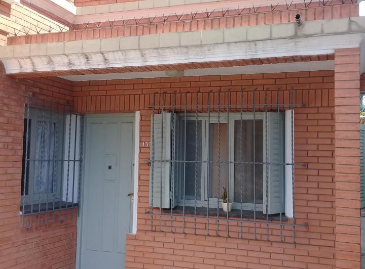 Casa en alquiler en Bernal Oeste · 3 ambientes