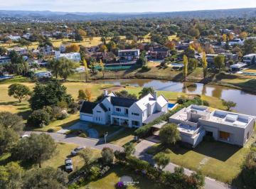 Casa · 572m² · 4 Ambientes · 5 Cocheras · ¡Venta! ¡Casa en Lomas de La Carolina! ¡Inmejorable Ubicación! ¡Fondo Al Golf y a La Laguna!