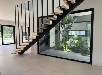 Casa · 267m² · 6 Ambientes · 2 Cocheras · Casa a Estrenar en Venta en Azzurra Tortugas