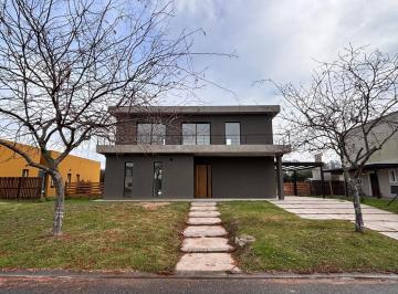 Casa · 160m² · 4 Ambientes · Casa en Venta en El Cantón, Escobar, G. B. a. Zona Norte