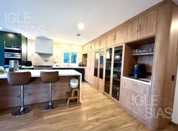 Casa · 243m² · 6 Ambientes · 1 Cochera · Casa Al Lago en Alquiler, Totalmente Amueblada, Excelentes Prestaciones!