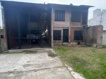 Casa · 72m² · 5 Ambientes · 3 Cocheras · Casa Desarrollada en Dos Plantas