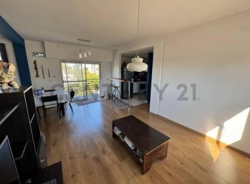 Departamento · 103m² · 4 Ambientes · Venta Amplio Departamento en Dos Plantas con Terraza y Balcones en Caseros